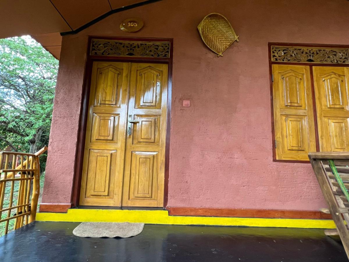 Yala Peace Cottages 티사마하라마 외부 사진